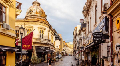 Britanicii au descoperit „Parisul din Est” și sunt încântați: „Zborul costă 47 de euro”. Ce a găsit Alice la București