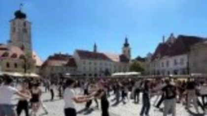 Sibiul a devenit orașul bicicletelor și pietonilor, de Săptămâna Mobilității. Piața Mică, transformată într-o sală de bal