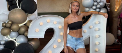 Nebunie la ziua Iulianei Beregoi! Vedeta a împlinit 21 de ani și a concertat în club, alături de Cristian Porcari! Fiica Sânzianei Buruiană, printre spectatori! Ce cadou i-a făcut idolului ei?