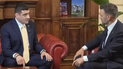 George Simion, interviu pentru Jack Posobiec: „Nicușor Dan, o marionetă globalistă susținută de Macron și Ursula von der Leyen”. A mulțumit SUA pentru menținerea vizelor