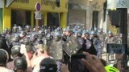 Premierul francez a convocat discuții cu sindicatele, după violențele care au paralizat țara