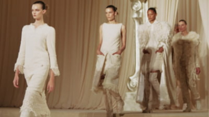 Chanel cucerește din nou Grand Palais cu cea mai recentă colecție haute couture VIDEO
