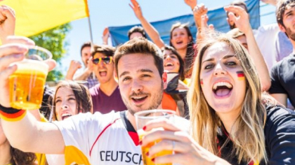 Berea cu alcool ar putea fi din nou permisă pe stadioane: proiectul de lege a primit avizul CES