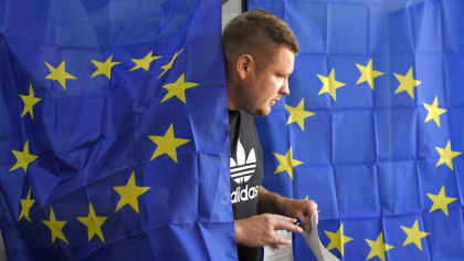Polonia se prezintă la urne duminică. De ce România e cu ochii pe ce se întâmplă la Varșovia