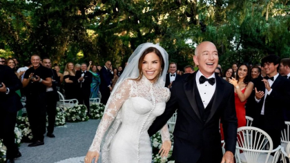 Jeff Bezos și Lauren Sanchez s-au căsătorit. Mireasa, despre ținuta ei: „Nu doar o rochie, ci o poezie”