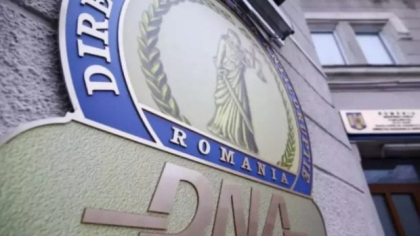 Percheziţii în Braşov şi Galați, într-un dosar de luare de mită şi trafic de influenţă. Sunt vizate locuinţele unor politicieni