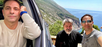 Dan Negru, cumințit la volan de preotul Vasile Ioana: „Dane, să nu mergem mai repede decât îngerul nostru păzitor!” Cât costă bolidul lui?