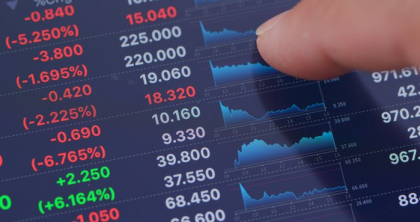 Indicele BET scade joi cu 0,2% pe fondul unei lichidităţi reduse la Bursa de Valori: Deprecieri pe Transgaz (-1,2%) şi BRD (-1%). Creşteri la MedLife (0,9%) şi TTS (0,8%)