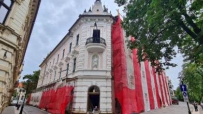 Motivul pentru care unii cetățeni din Oradea spun că s-a făcut lucru de mântuială cu fațadele complexului Rimanóczy din centrul orașului