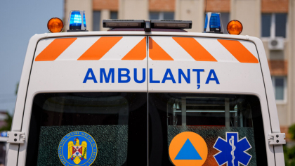 Un copil în vârstă de 3 ani, în stare gravă după ce a căzut de la etajul 5 al unui bloc din Brașov