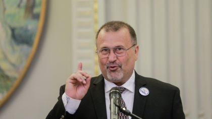 „Voi trage o petrecere pe banii mei, la Cotroceni! Toată lumea e invitată” – Promisiunea candidatului John Ion Banu Muscel dacă ajunge președinte