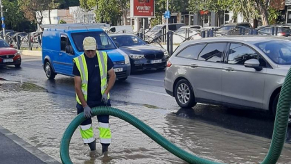 Avarie puternică în Drumul Taberei. Conducta principală de apă rece s-a spart în această după-amiază