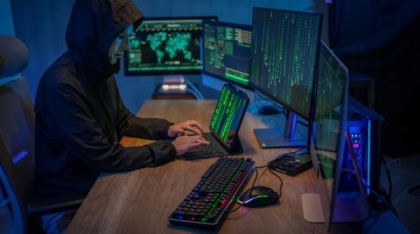 Un român supranumit „regele hackerilor”, unul din cei mai periculoși cyber-criminali din Europa, a fost arestat la Milano