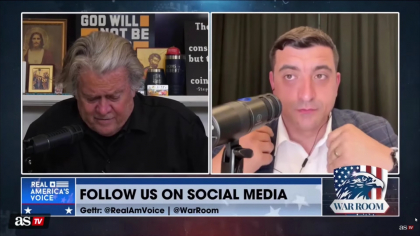 George Simion i-a acordat un interviu lui Steve Bannon, creatorul mișcării MAGA demis de Donald Trump: „Câștigăm în stil mare în România turul al doilea”