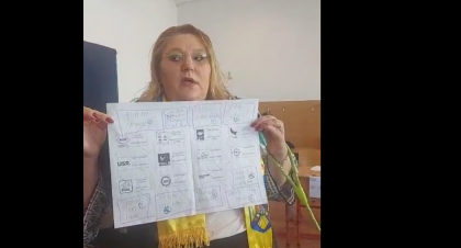 Diana Șoșoacă, show de zile mari în secția de votare. Șefa S.O.S. România și-a arătat buletinul de vot. Pe cine a votat la prezidențiale, de această dată (VIDEO)