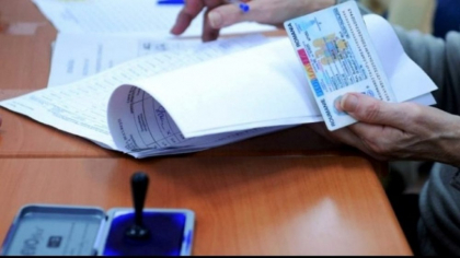 Posibilă tentativă de fraudă în Neamţ: s-ar folosi un pix care permite ștergerea semnăturilor alegătorilor de pe liste
