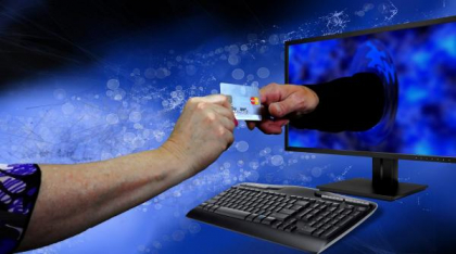 Metoda „lover boy” între bărbați: Cum a păgubit un tânăr iubitul găsit pe internet cu 100.000 de euro