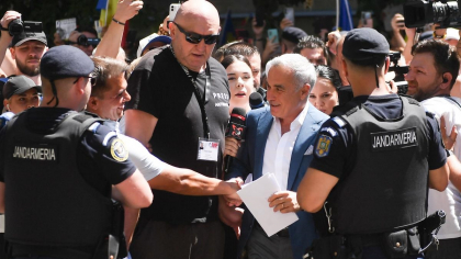 Călin Georgescu a ajuns din nou în fața polițiștilor după ce a fost trimis în judecată. Fostul candidat la prezidențiale semnează astăzi controlul judiciar