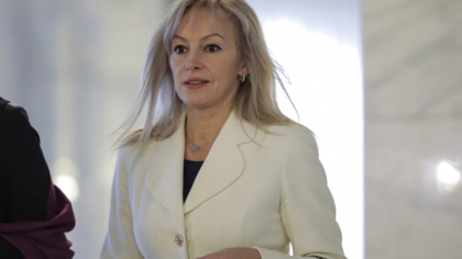 Colecționara de sinecuri își construiește bloc în Cluj-Napoca. Blonda lui Boc încasează de la stat cam 9.000 de euro lunar
