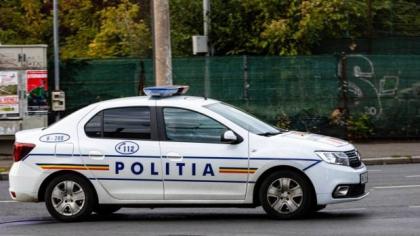 O tânără care ar fi condus deşi avea permisul anulat şi băuse alcool, suspectată că a ucis o persoană care circula pe un moped