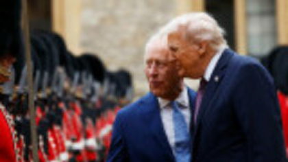 Donald Trump, tratat ca un rege la Londra. A fost plimbat cu o caleașcă aurită și cazat la Windsor. Miza vizitei în UK