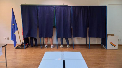 Preşedinta unei secţii de votare din Prahova a fost dusă la spital după ce i s-a făcut rău. Femeia este însărcinată