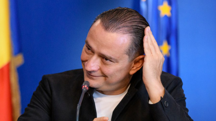 Momentul în care Daniel Băluță face o plecăciune în fața lui Nicușor Dan când își strâng mâna la Palatul Cotroceni