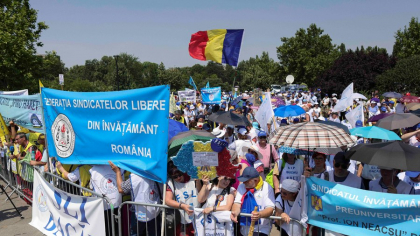 Aproape 70% dintre români cred că țara merge într-o direcție greșită. AUR crește, PSD scade sub pragul psihologic | Sondaj CURS