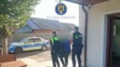 Un bărbat din Mehedinți a fost reținut după ce și-a înjunghiat prietenul în urma unui conflict