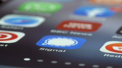 Aplicația de mesagerie Signal anunță că nu va introduce reclame, ca răspuns la WhatsApp