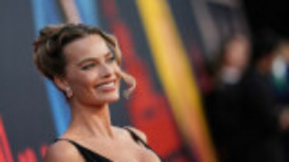 Margot Robbie, apariție spectaculoasă la premiera noului ei film. Ținuta îndrăzneață purtată de acrtiță. GALERIE FOTO