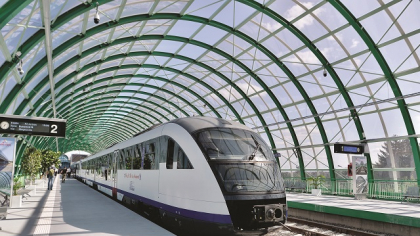 În sfârşit: Guvernul Bolojan promite prin programul de guvernare ca vor fi dezvoltate reţele de trenuri suburbane şi metropolitane pentru a reduce aglomeraţia rutieră: Vom introduce transportul feroviar pe rute scurte, la tarife scăzute