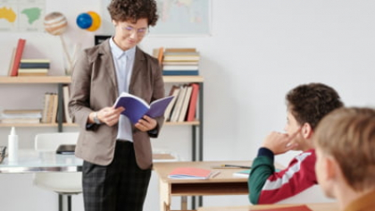 Interzicerea telefoanelor mobile în școlile olandeze dă rezultate: procesul educațional s-a îmbunătățit