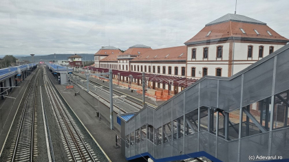 Cea mai veche cale ferată din Transilvania renaște după un secol și jumătate. Cum arată acum fostul ei mare nod feroviar