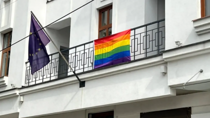 Drapelul LGBT a fost arborat pe clădirea Delegației UE în Republica Moldova, pentru a marca Ziua internațională împotriva Homofobiei