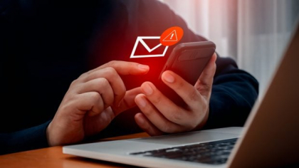 „Nu răspundeți la aceste mesaje”. FBI avertizează utilizatorii de iPhone și Android. Cum acționează hackerii folosind AI