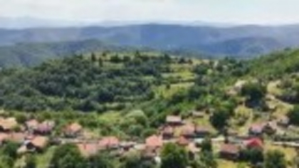 Un colț de rai din România, „uitat” de autorități, atrage turiști din toată lumea. Tradițiile încă dau viață locului