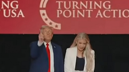 Donald Trump a îmbinat elogiul funerar cu discursul electoral la ceremonia de omagiere a lui Charlie Kirk