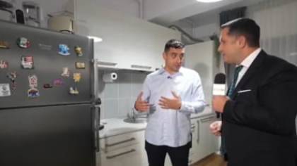 George Simion face marketing și cu propriile case. Cum s-a expus public cu un apartament de 50 mp, când are la dispoziție încă unul, cu o suprafață de cinci ori mai mare