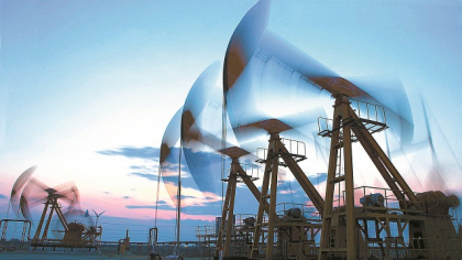 Piaţa petrolului, de la un focus pe o iminentă ofertă excedentară, la teama de un posibil deficit în doar două zile. Cât de sus ar putea împinge conflictul din Orientul Mijlociu preţurile aurului negru?