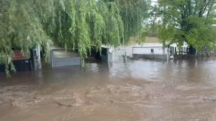 Imagini dramatice din localitatea constănțeană Siliștea, izolată de ploi. Mai multe persoane au fost evacuate