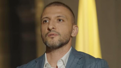 Ștefan Mandachi este acuzat de violență domenstică. Iubita lui a cerut ordin de protecție