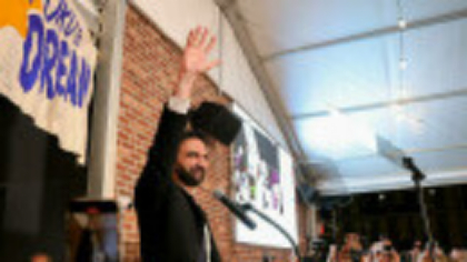 Principalul candidat la primăria New York-ului vrea supra-impozitarea „cartierelor albe” și să nu mai existe miliardari