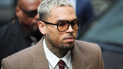 Procesul cântărețului Chris Brown a început la Londra. Artistul este judecat pentru agresiune