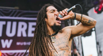 Scandal la festivalul Glastonbury. Organizatorii, „îngroziți” de scandările trupei Bob Vylan împotriva armatei israeliene: „Moarte, moarte IDF-ului!”