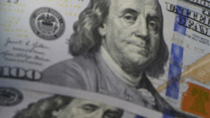 Soarta dolarului în epoca Trump: Moneda americană a scăzut cu peste 10% de la începutul anului, înregistrând cea mai proastă evoluţie din ultimii 50 de ani