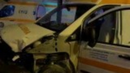 Ambulanță în misiune, lovită în Constanța. Asistenta rănită, dusă la spital