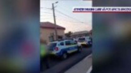 Un bărbat a fost reținut după ce și-a amenințat mama cu toporul și a creat panică într-un cartier din Tecuci