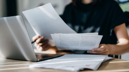 Peste 130 000 de locuri de muncă scoase la ofertă. Se caută entry level, IT-ul este în cădere liberă