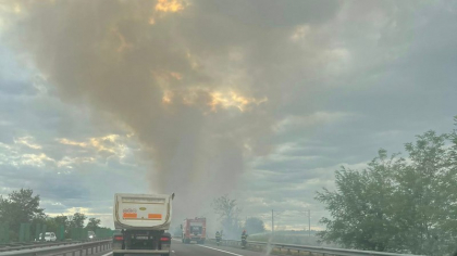 Traficul pe Autostrada Soarelui, oprit pe sensul spre București din cauza mai multor incendii de vegetație